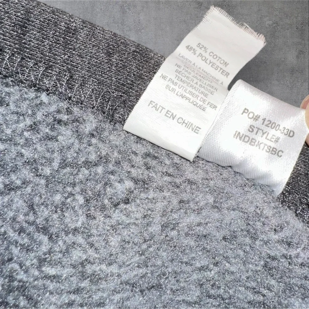 V for Vendetta Logo Throw Blanket – Independent Trading Company –‎ Gray Fleece